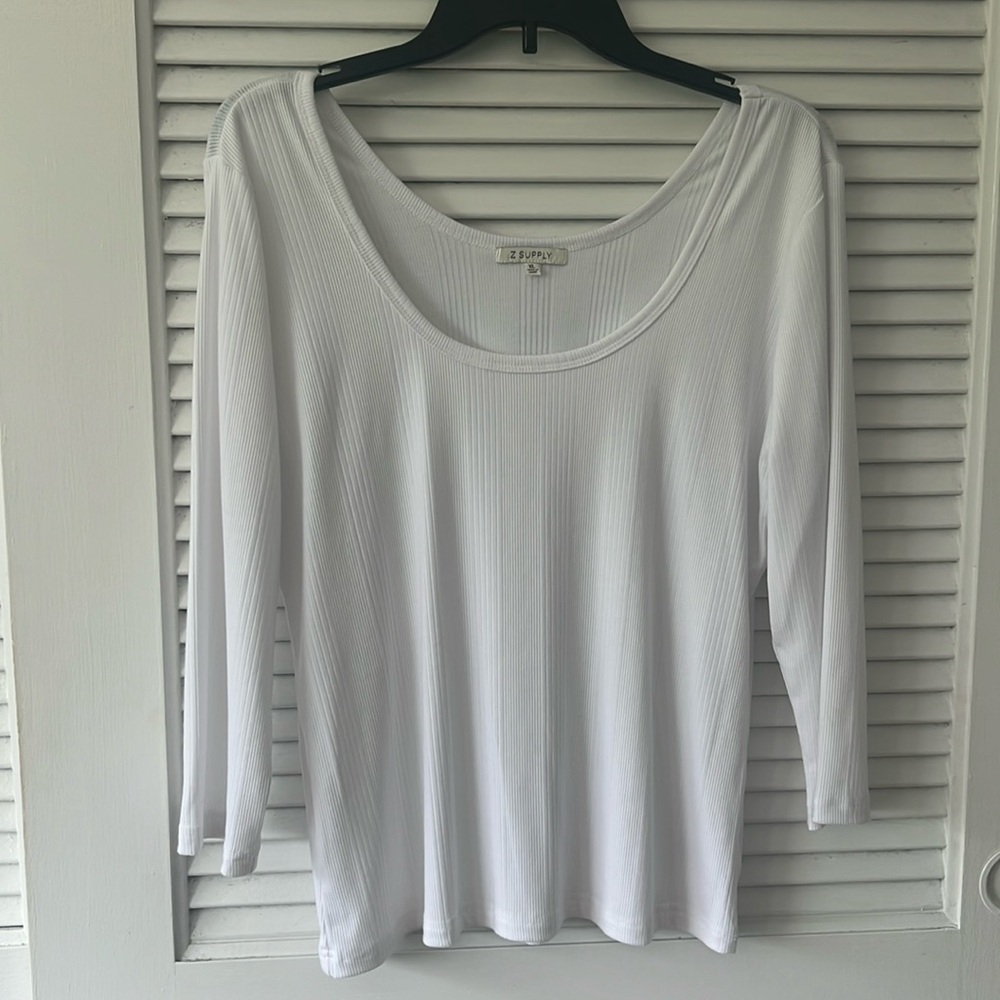 NWOT never worn white textured 3/4 sleeve scoop neck elevated t shirt